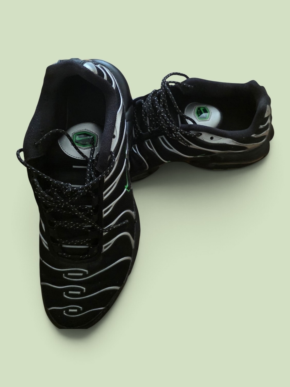 Men's Black Athletic Lace-Up Sneakers